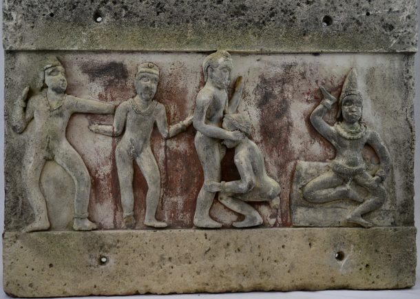 Eléments d’architecture en pierre reconstituée représentant des scènes érotiques XX ème