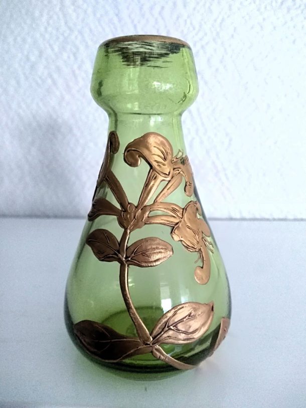 Vase miniature "art nouveau" MontJoye Legras St Denis vert décor émaillé en dorure de fleurs et feuillage fin XIXème- début XXème 