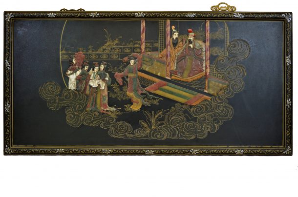 Panneau chinois en bois laqué,  pierres dures et ivoire. XIX ème