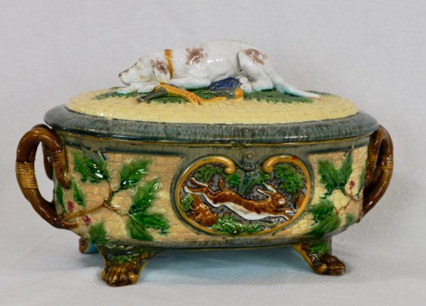"Terrine de chasse en majolique de Minton" XIX ème