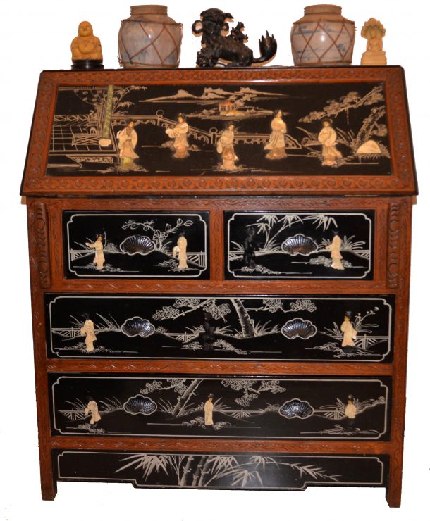 Bureau secrétaire à abattant Asie en bois laqué et pierres dures