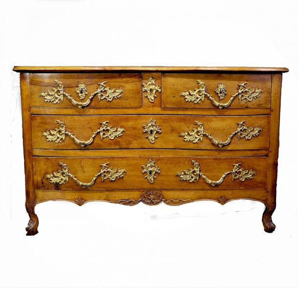 Commode Arbalète en Noyer blond Louis XV  Epoque XVIIIe siècle.