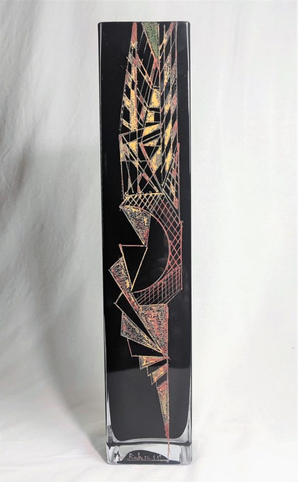 VASE CUBISTE Par A. RIECKE en verre coloré noir  (XXe siècle) 50 cm