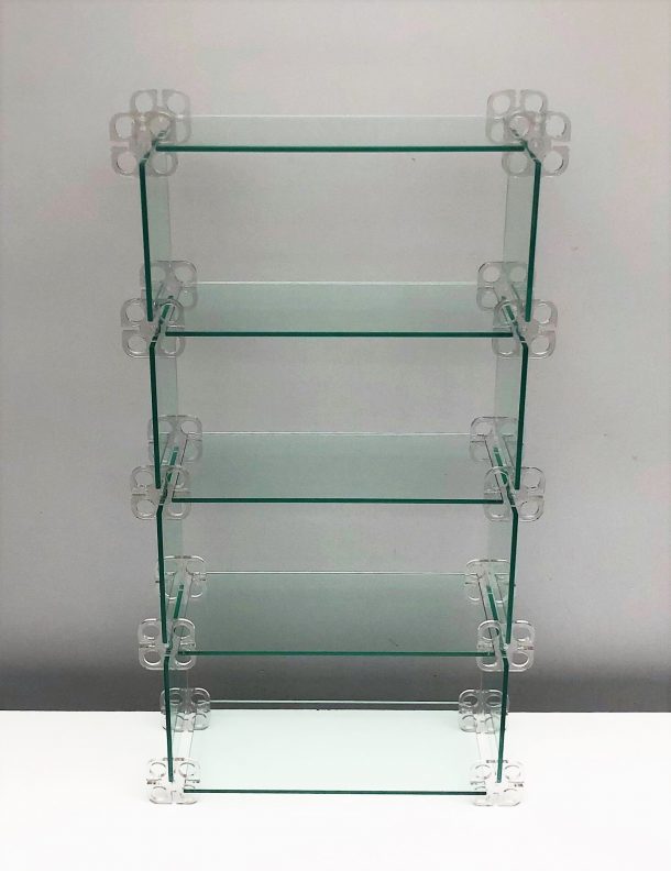 Siletsy Asperen belle vitrine entièrement en verre avec pinces en plastique XX ème