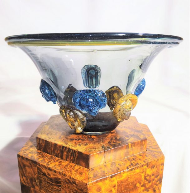 Shirley Cloete  Coupe vintage en verre bleuté avec applications de verre moulé  "1990"