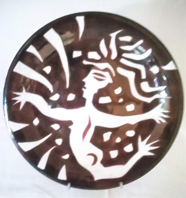 Jean LURÇAT (1892-1966)  Assiette en faience de Sant Vicens à décor de  Sirène