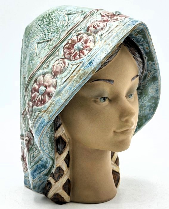 Salvador Debon  "SEÑORITA"  Figurine en Porcelaine LIADRO