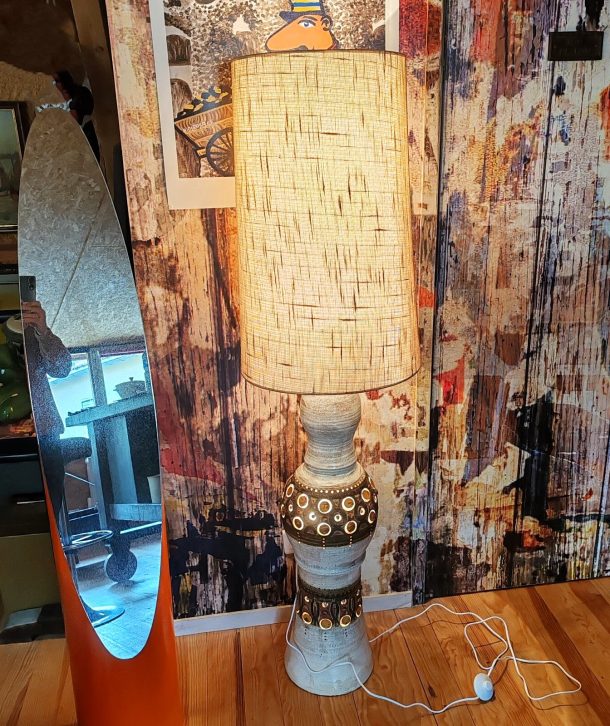 GEORGES PELLETIER (Né en 1938) Grande lampe de sol de forme cylindrique à double étranglements en grès émaillé Année 60/70