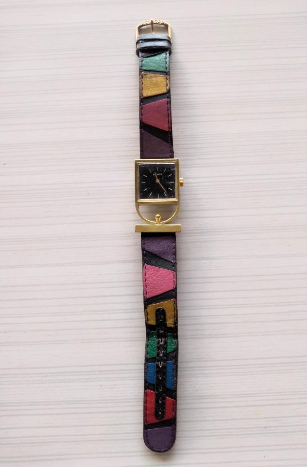 EDOX   Montre bracelet femme en plaqué or et bracelet cuir multicolore Années 1970-1980