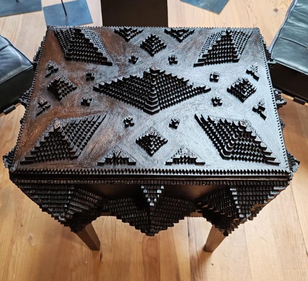 Coffret sur pieds Boîte en bois  "Tramp Art ou art du vagabond" fin XIX ème début XX ème