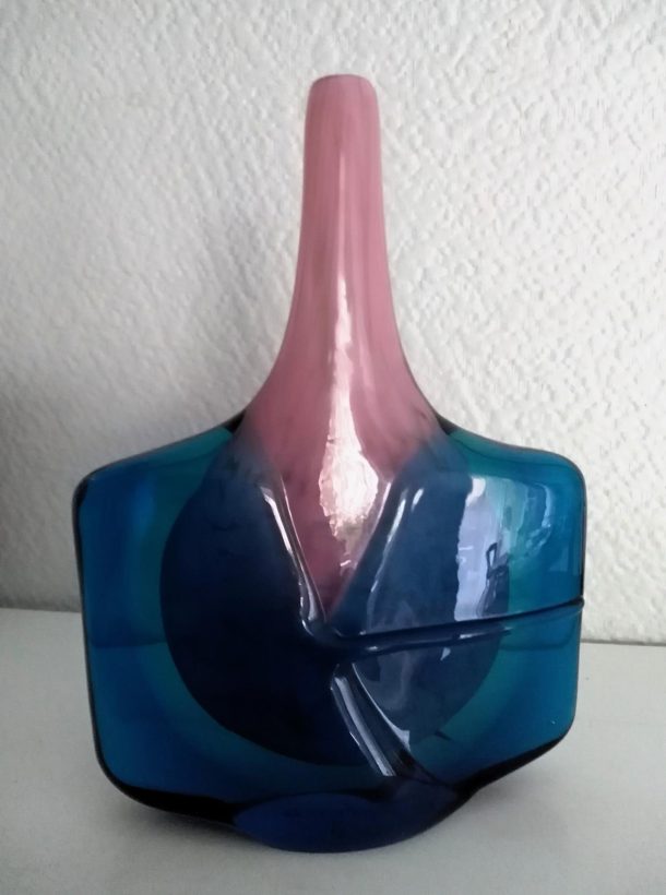 Michael Harris Vase soliflore  en verre signé Mdina daté 1988 produit à Malte.
