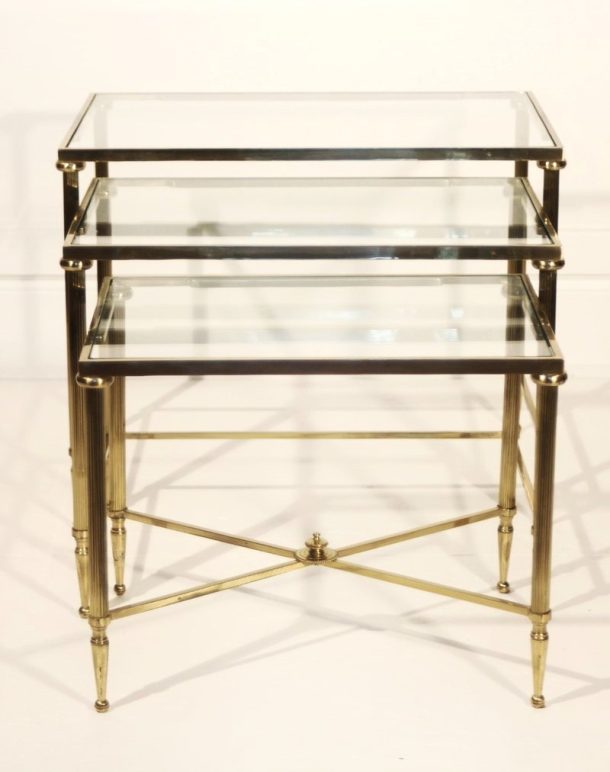 Tables gigognes laiton doré et verre trempé attribuées à la  Maison Jansen Milieu XX -ème