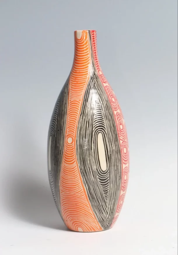 Vase en grès émaillé, à décor de sgraffites LYNETTE LEWIS XX ème