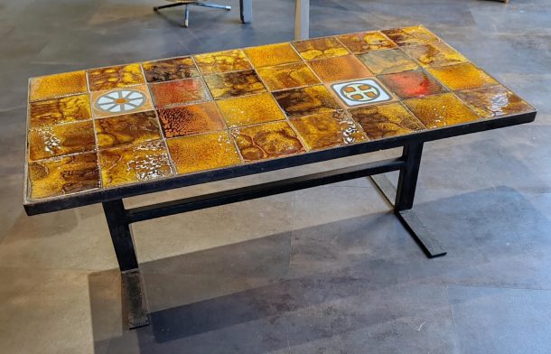 Table basse attribuée à Roche Bobois en céramique émaillée  1970 vintage
