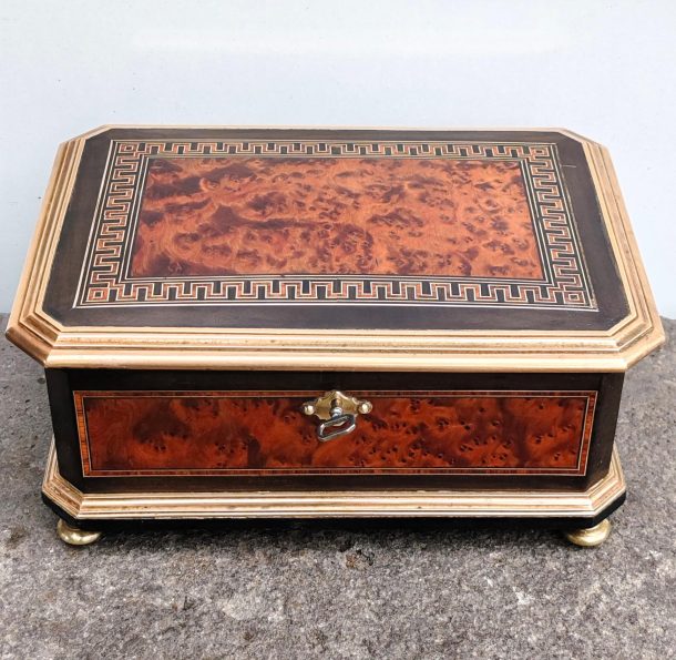 Coffret Boîte à bijoux en loupe marqueterie et laiton Napoléon III  Fin XIX ème