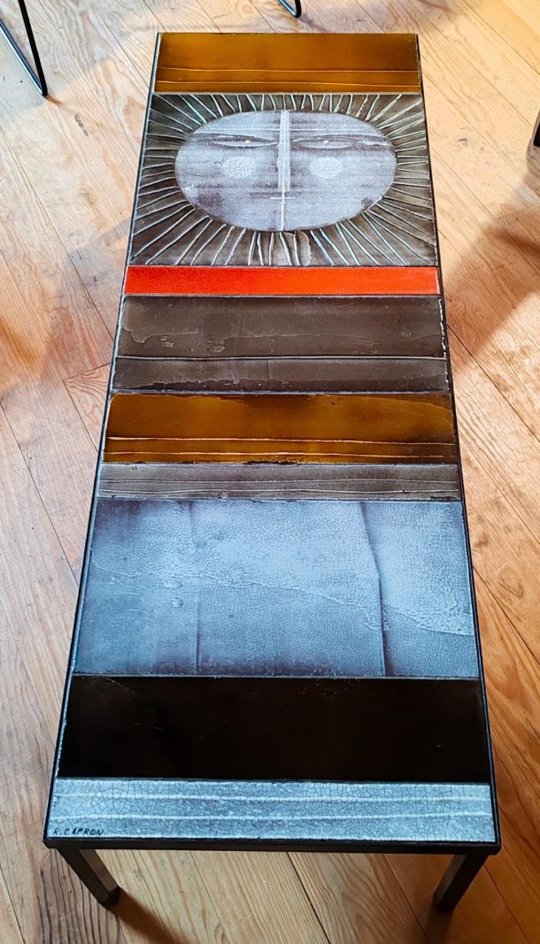 Table basse en céramique modèle Soleil par Roger Capron GM XX ème