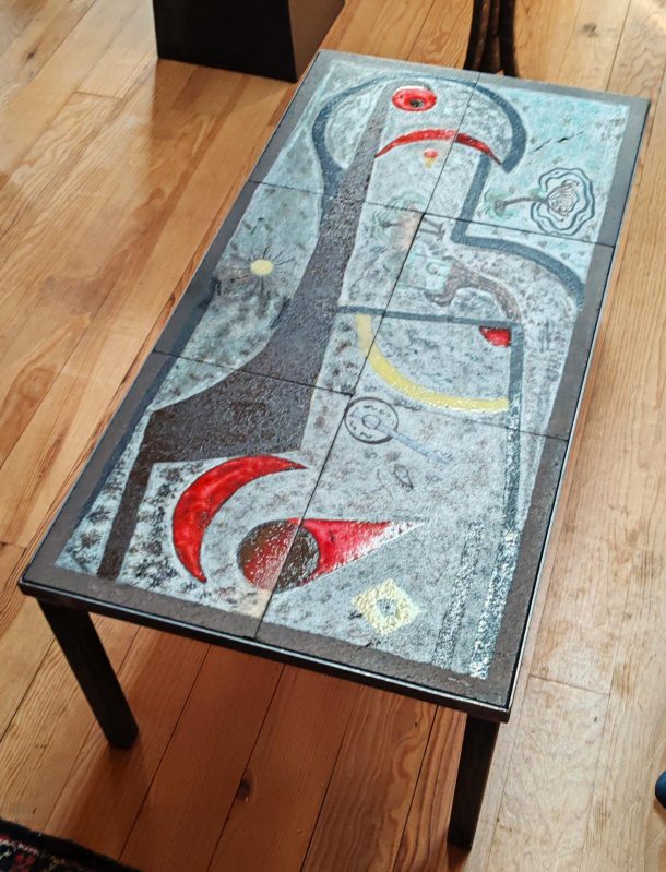 Table basse en carreaux de lave émaillée  des années 1950 Malaisie